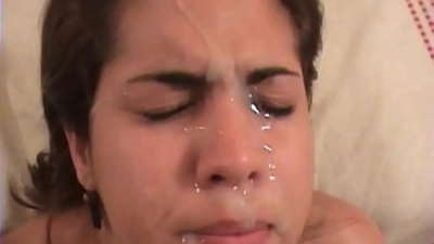 Smuk latin brunette har grov sex